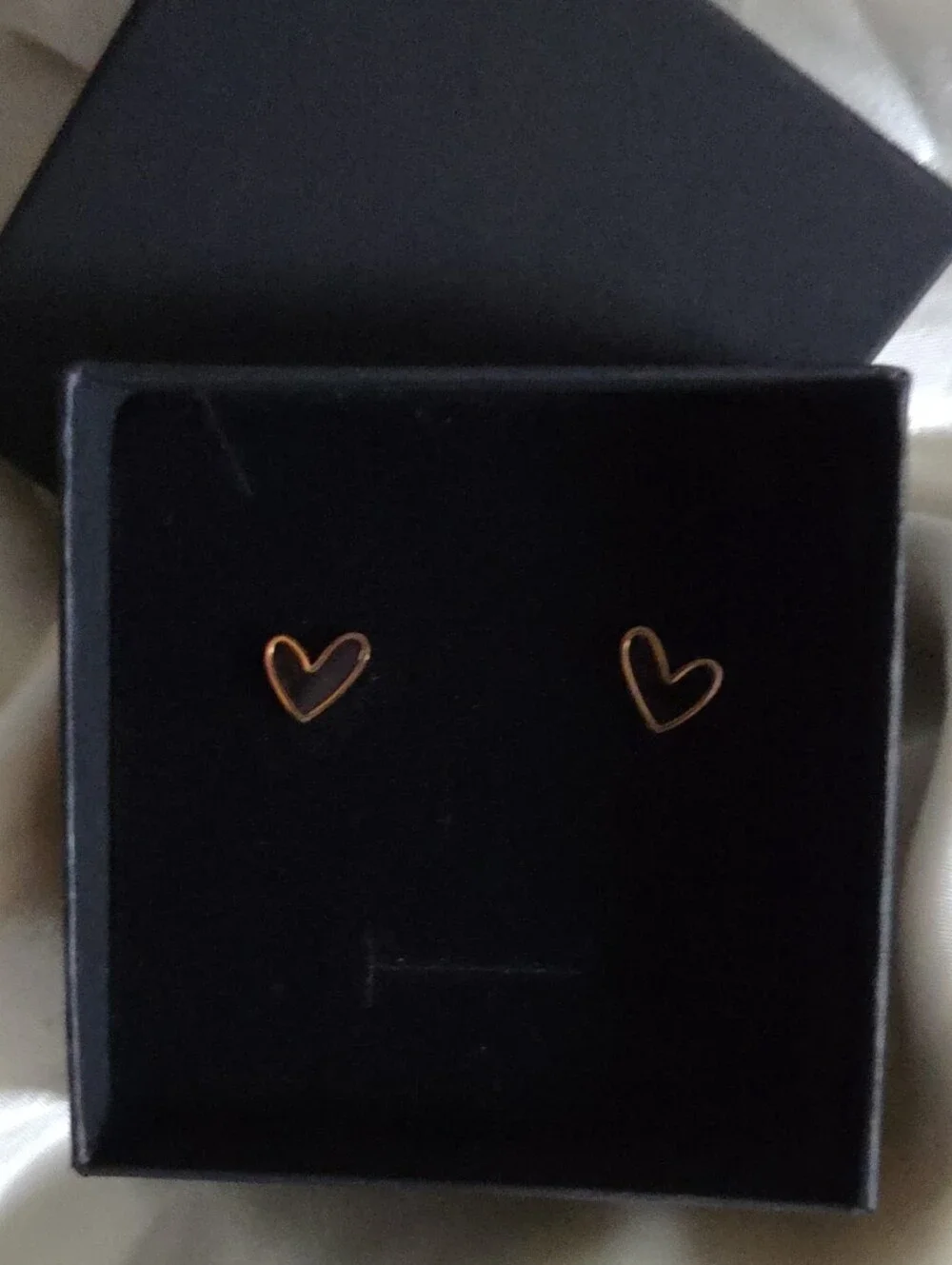 Delicate Heart Outline Black Enamel Stainless Steel Stud Earrings - Gold Plated